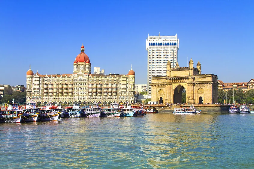 Mumbai harbour — Gateway of India